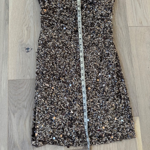 Cache Glittering Dress in Gold Metallic - Picture 5 of 9